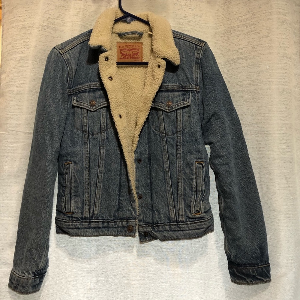 MAKE OFFERS levi’s sherpa trucker jacket